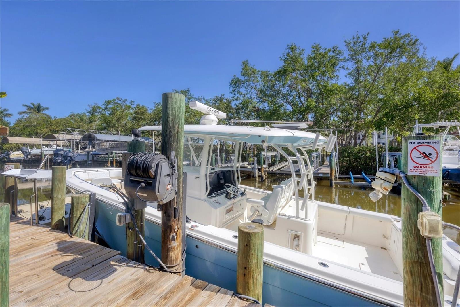 HAWKS HARBOR - Residential