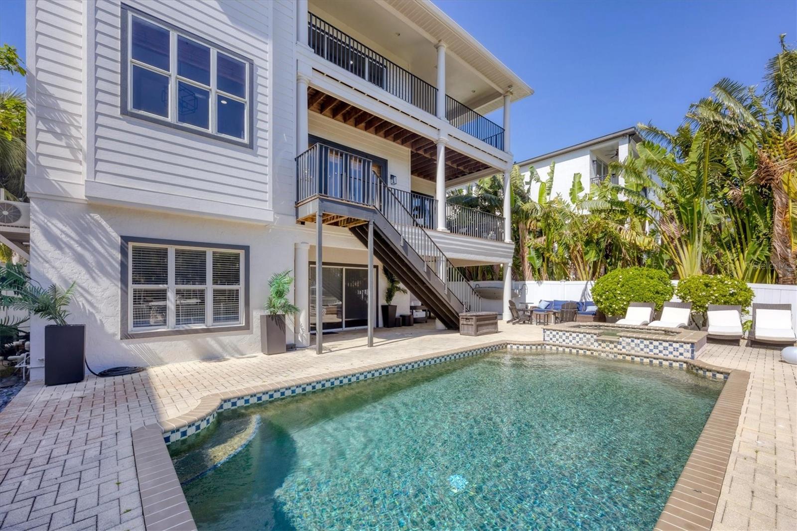 HAWKS HARBOR - Residential