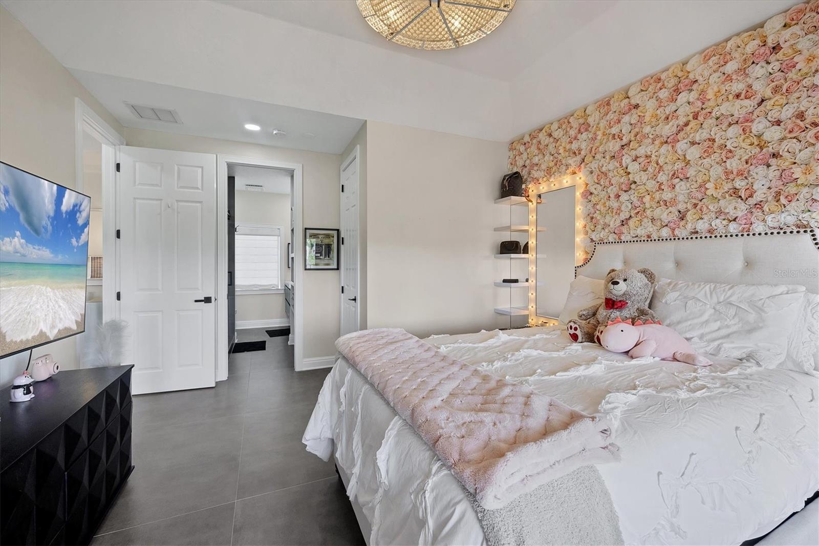 HAWKS HARBOR - Residential