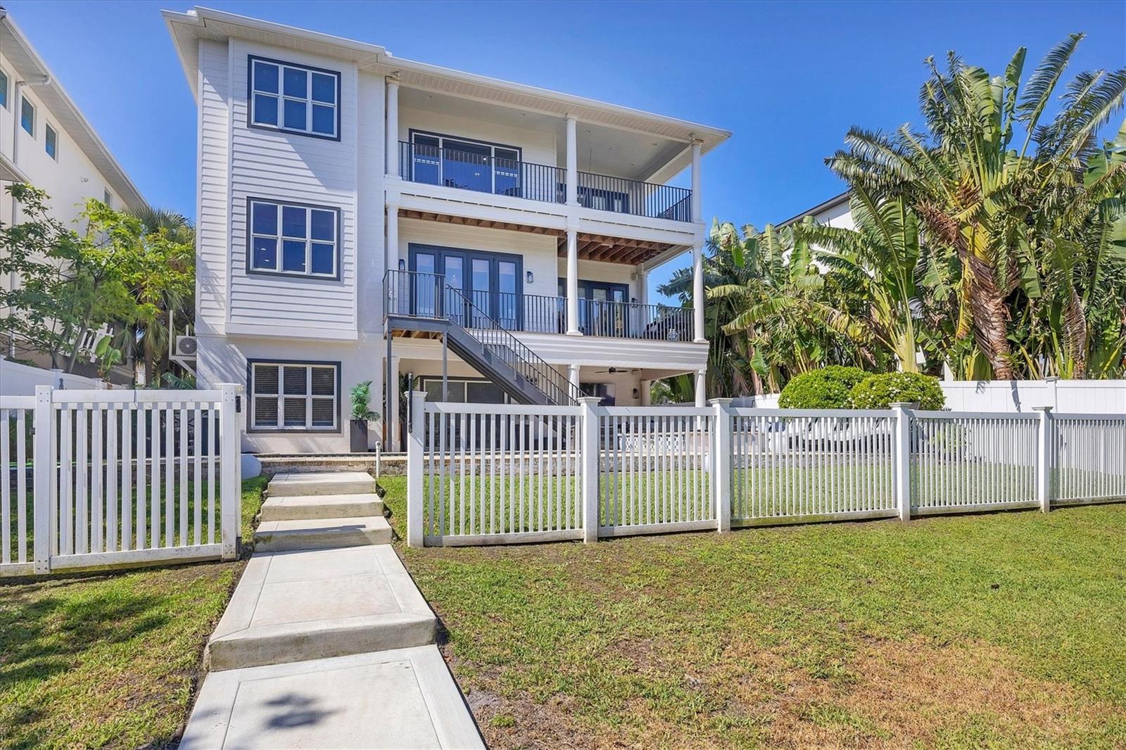 HAWKS HARBOR - Residential