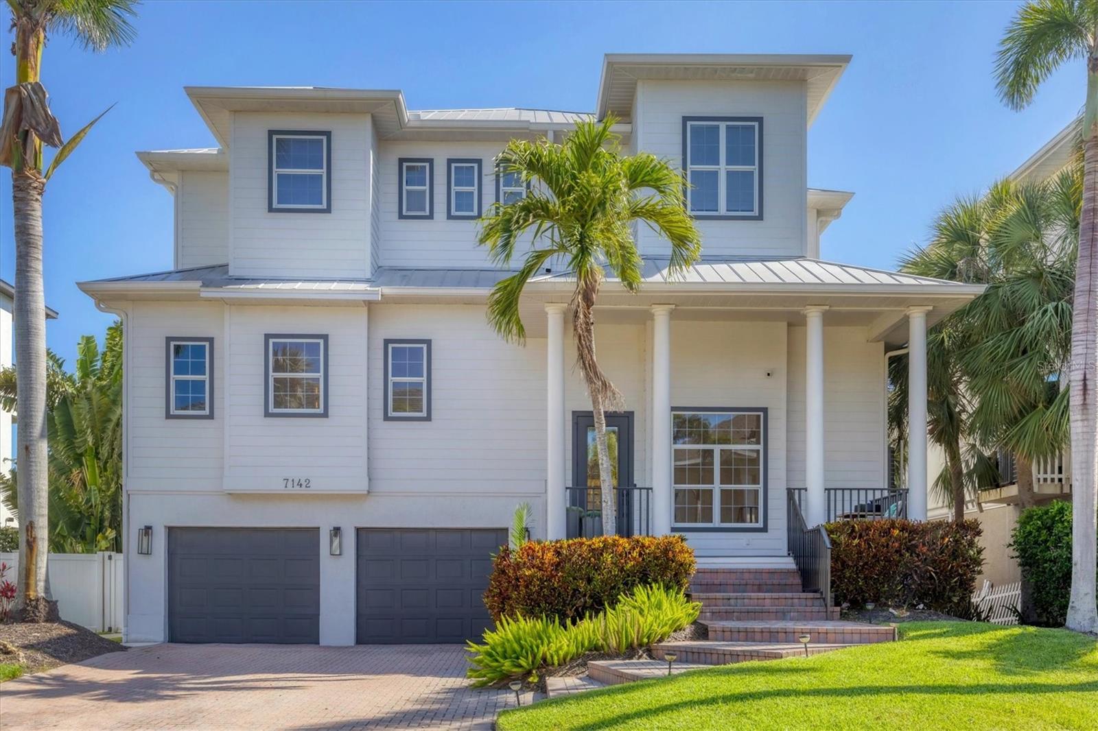 HAWKS HARBOR - Residential