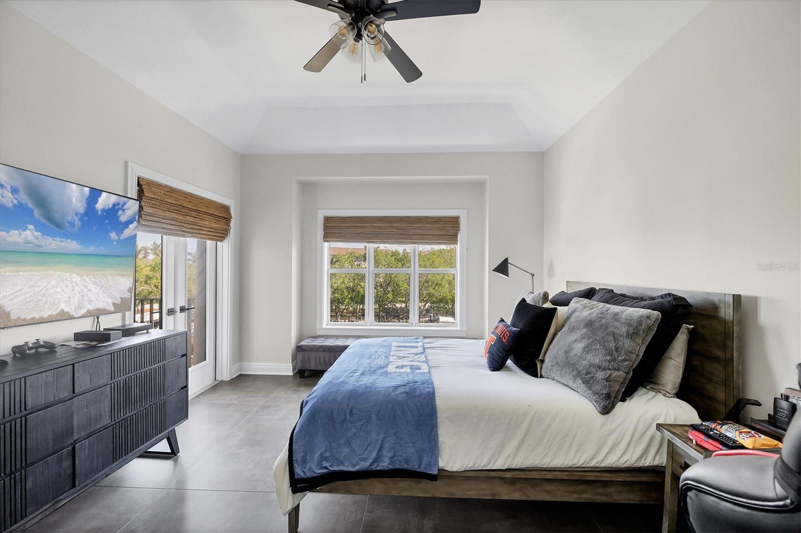 HAWKS HARBOR - Residential