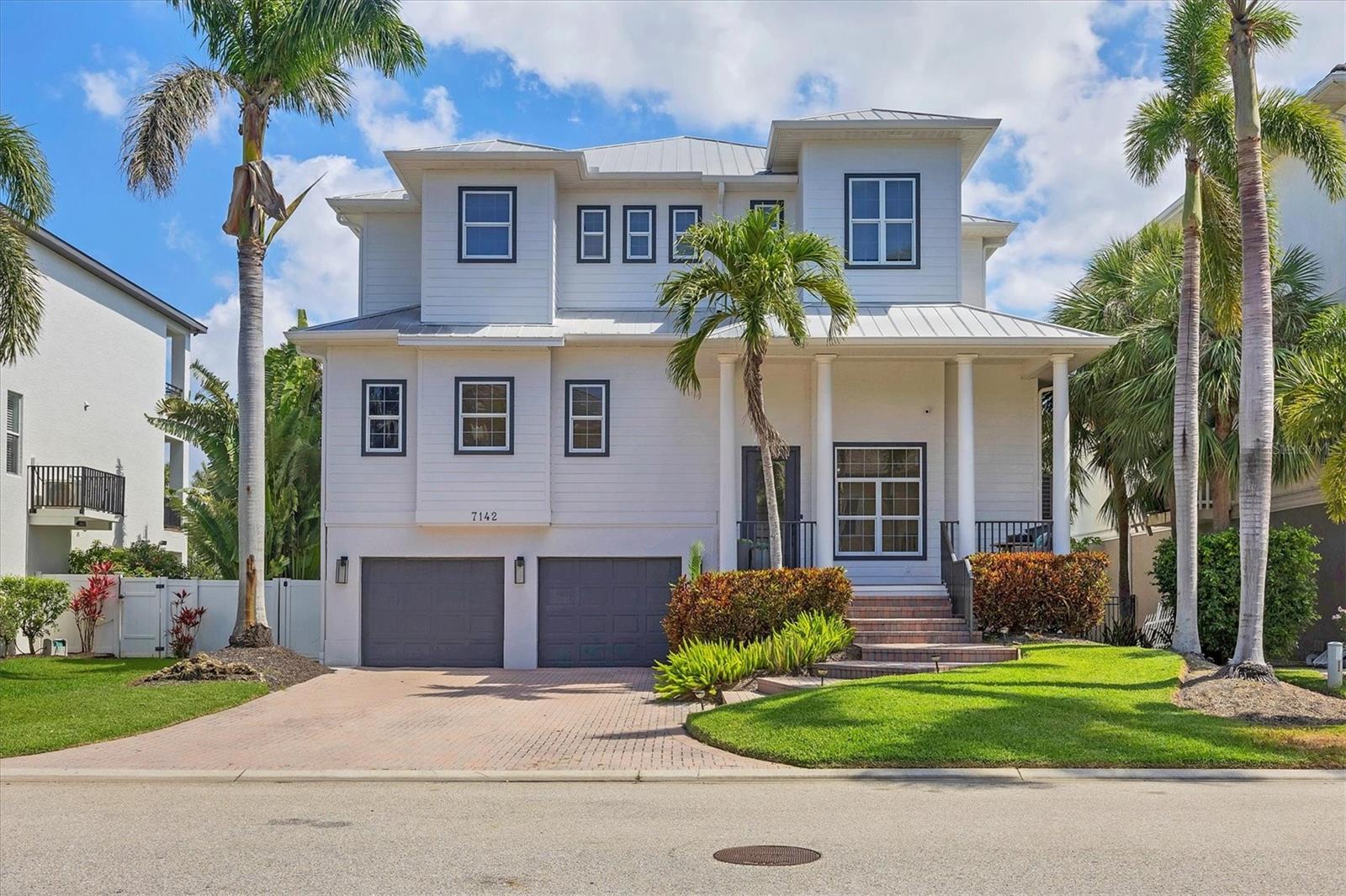 HAWKS HARBOR - Residential