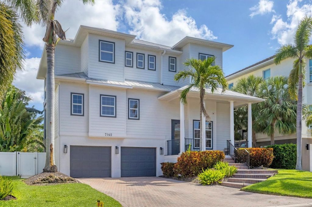 Photo of 7142 Hawks Harbor Circle, Bradenton, FL 34207 (MLS # A4648411)