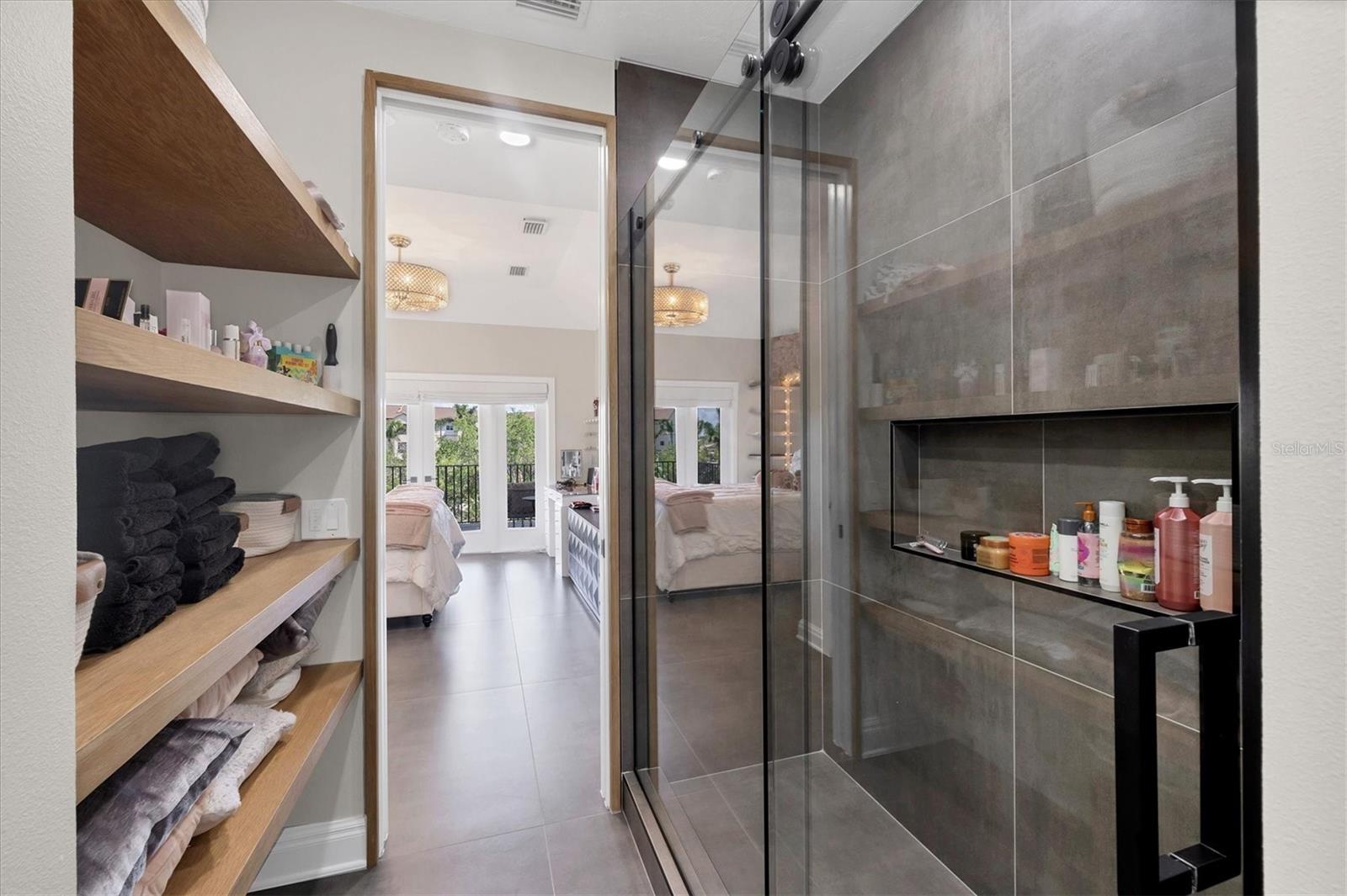 HAWKS HARBOR - Residential