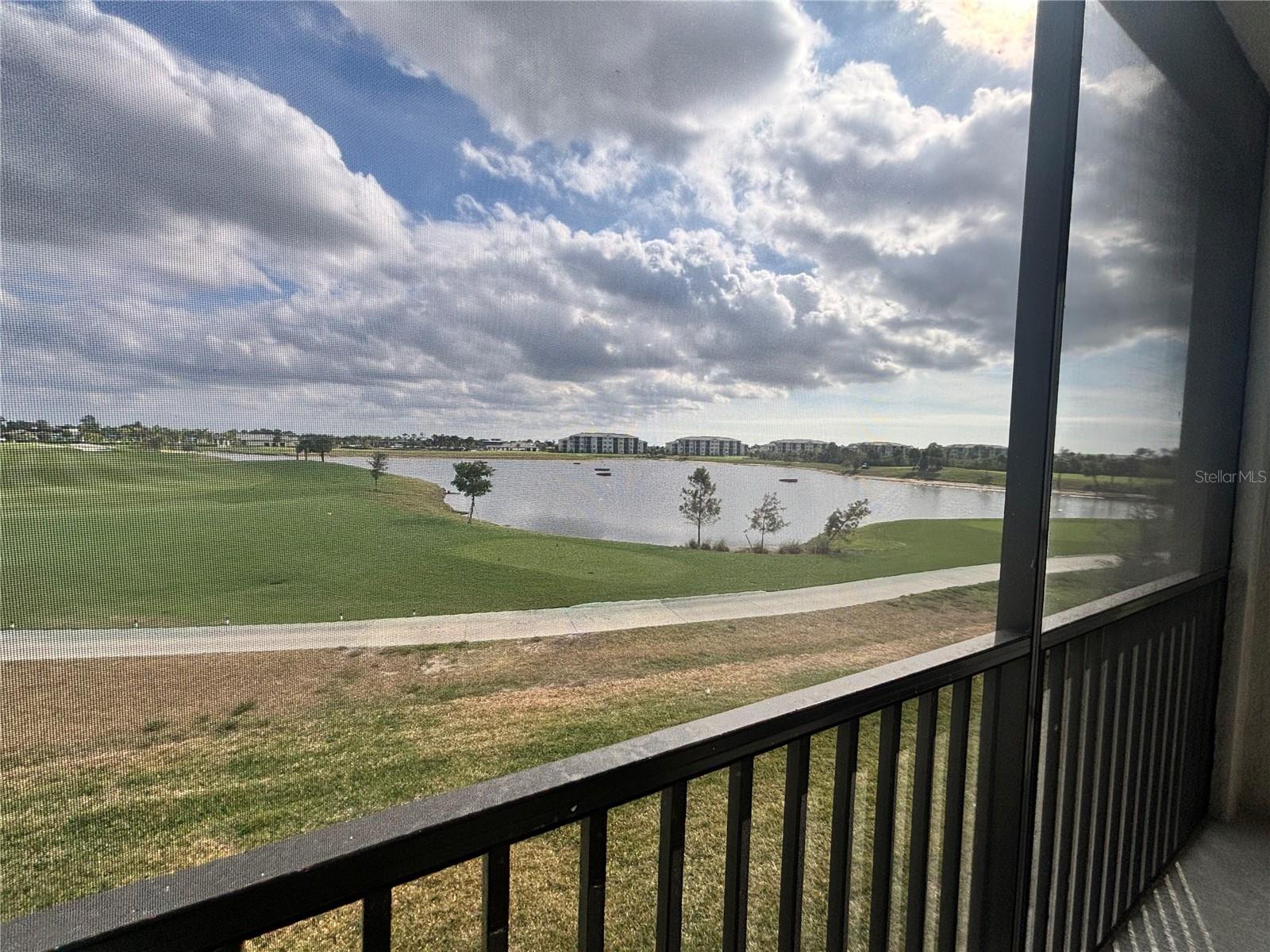 WELLEN GOLF & COUNTRY CLUB - Residential Lease
