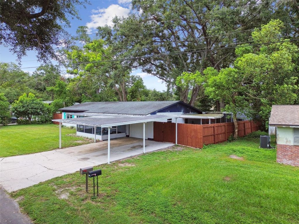 Photo of 1605 Sydney Road, Valrico, FL 33594 (MLS # TB8406910)
