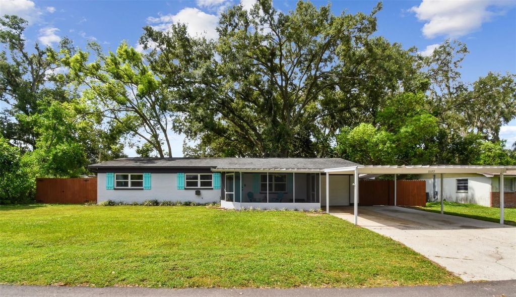 Photo of 1605 Sydney Road, Valrico, FL 33594 (MLS # TB8406910)