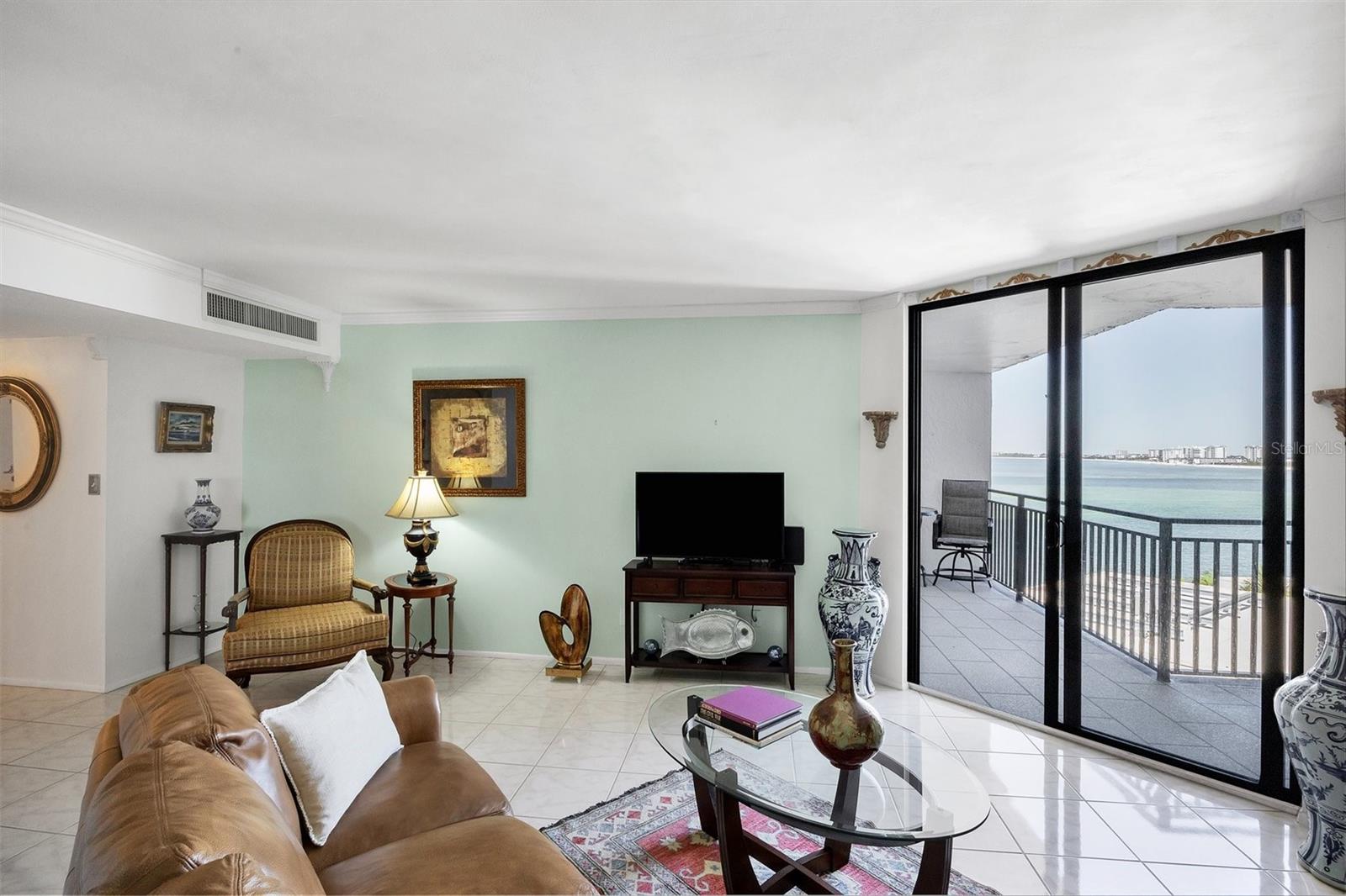 SIESTA TOWERS - Residential