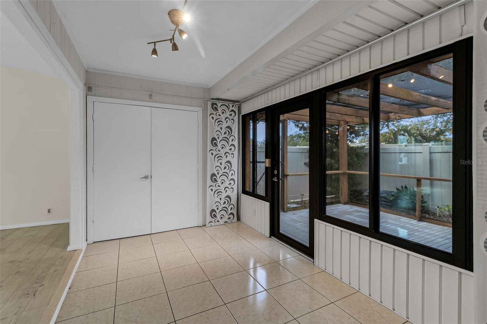 CURRY COVE - Residential