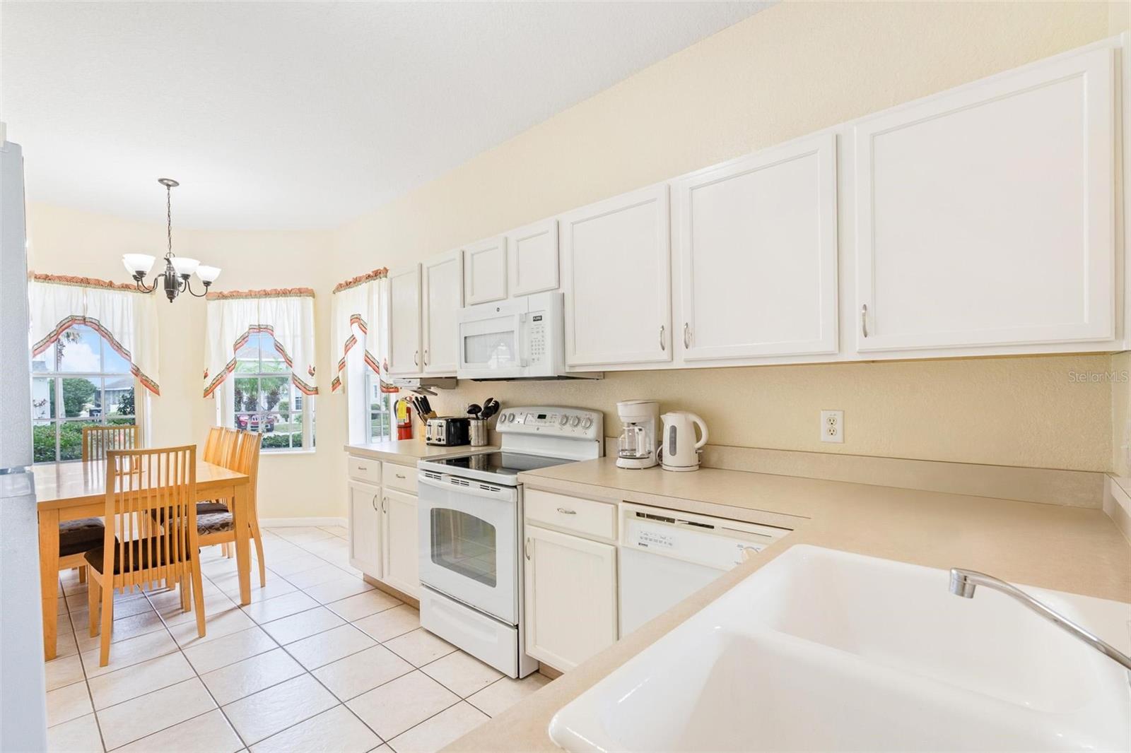 454 GLENEAGLES DRIVE