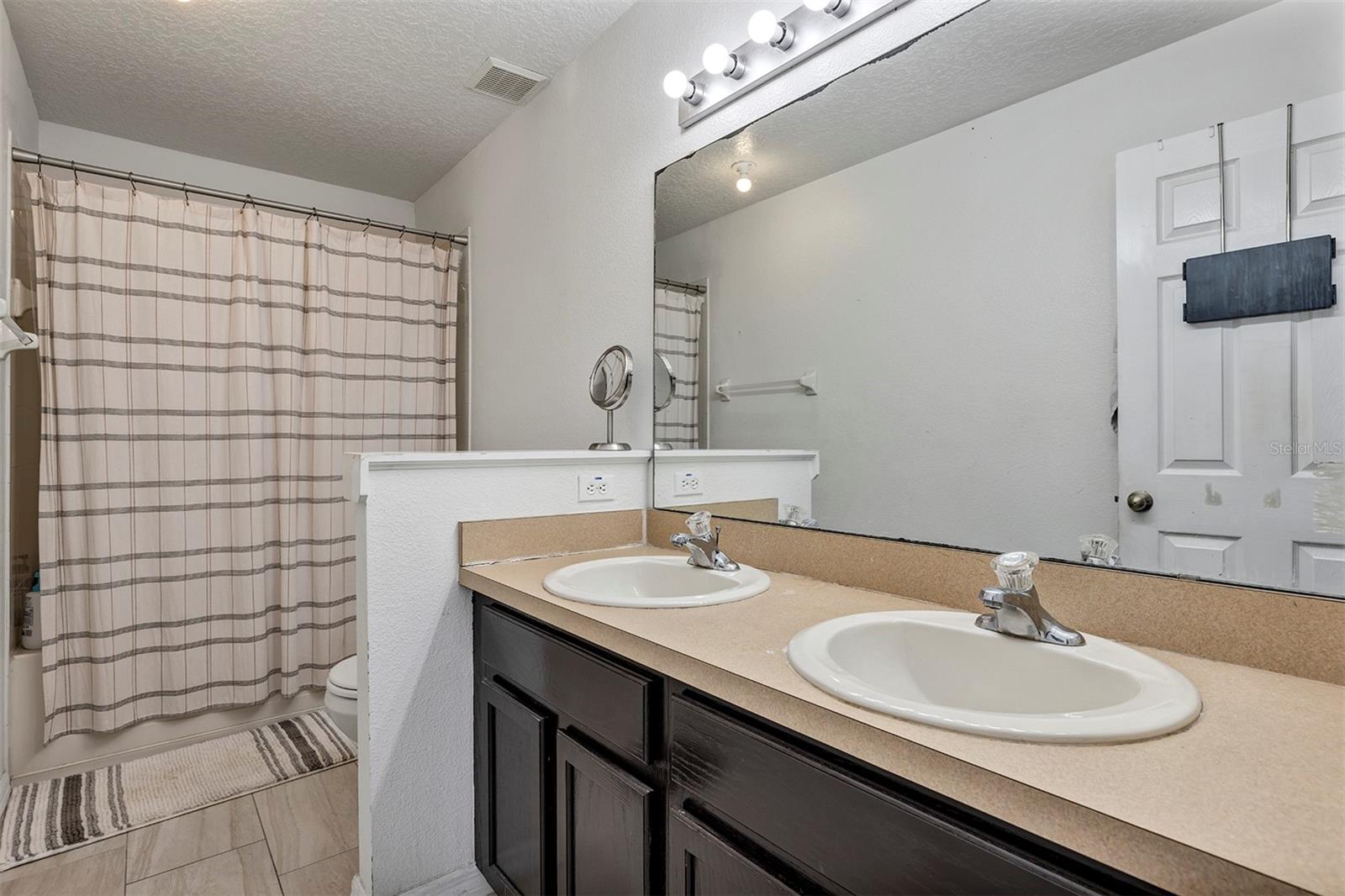 OAKCREST/SOUTHMEADOW PH I - Residential