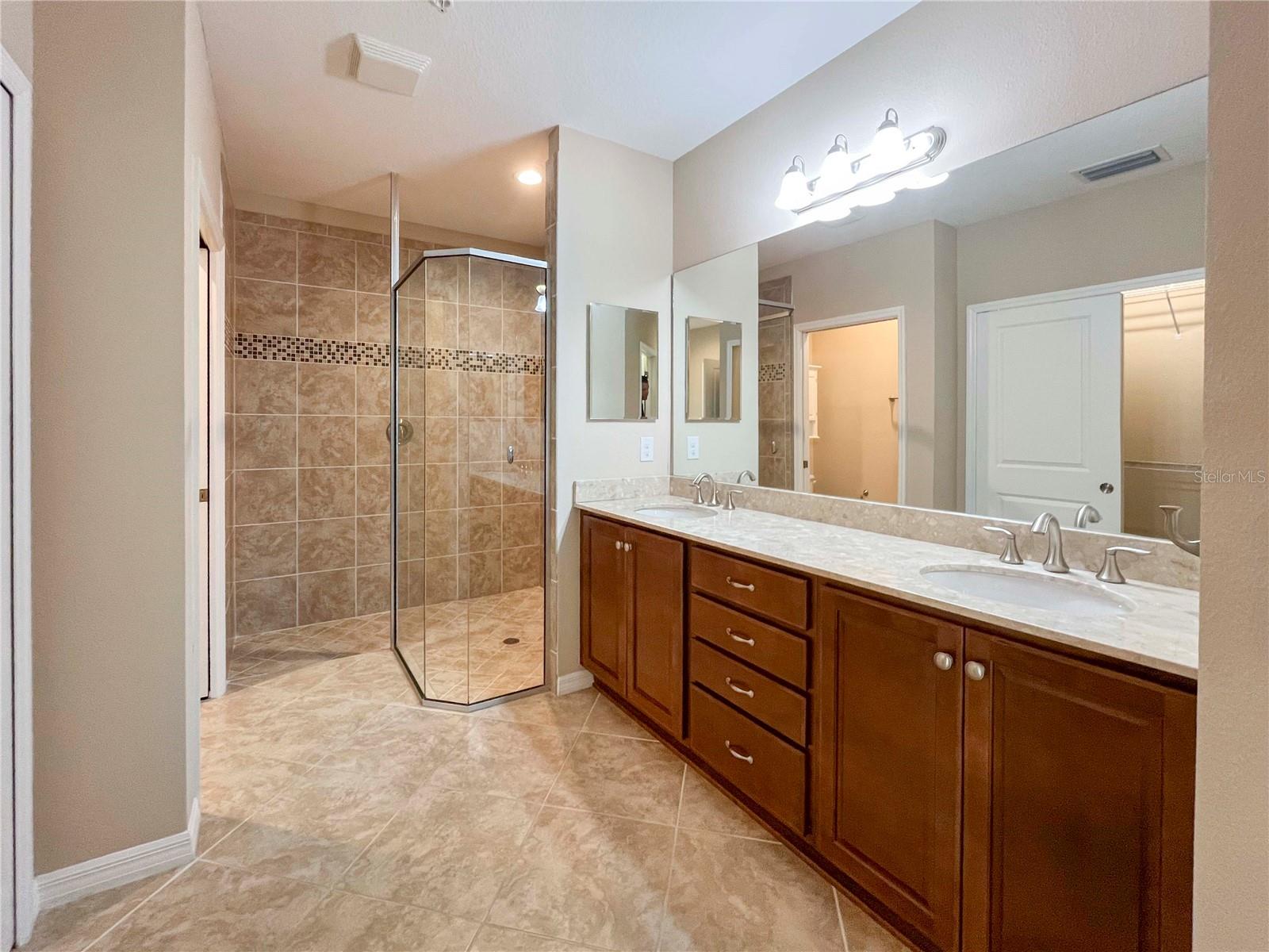 OAK RUN II AT SARASOTA NATIONA - Residential Lease