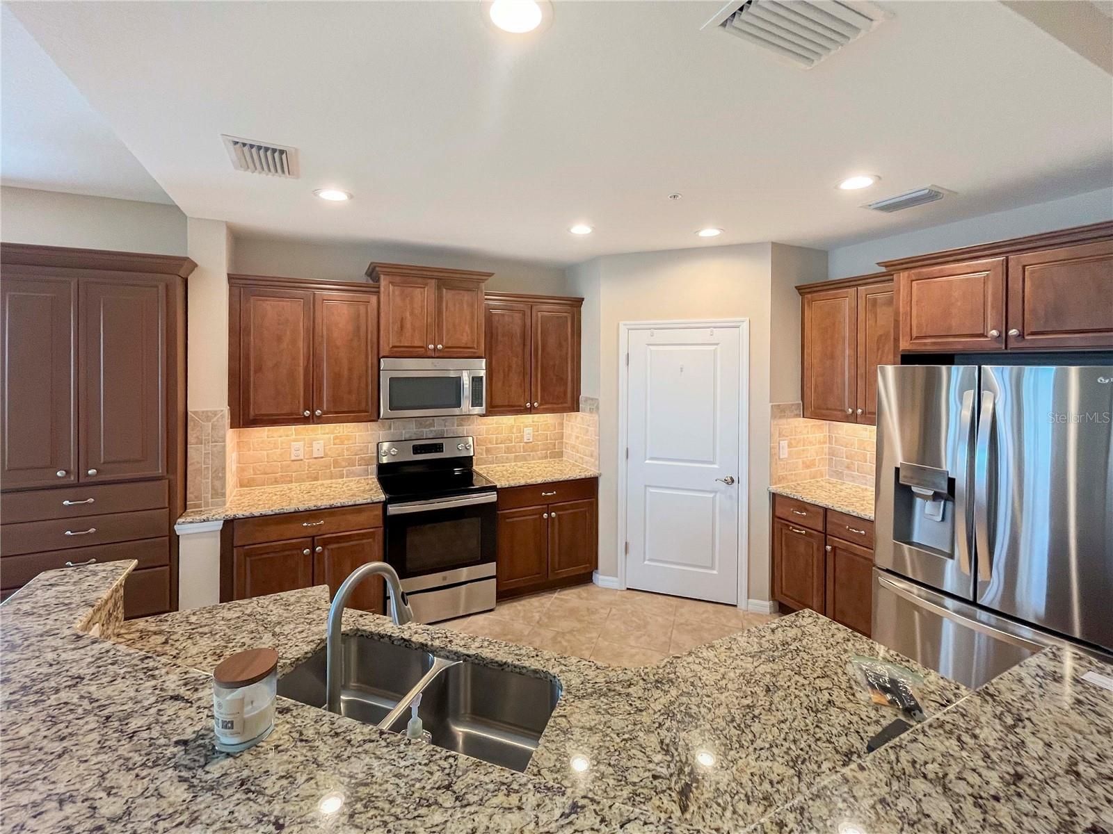 OAK RUN II AT SARASOTA NATIONA - Residential Lease