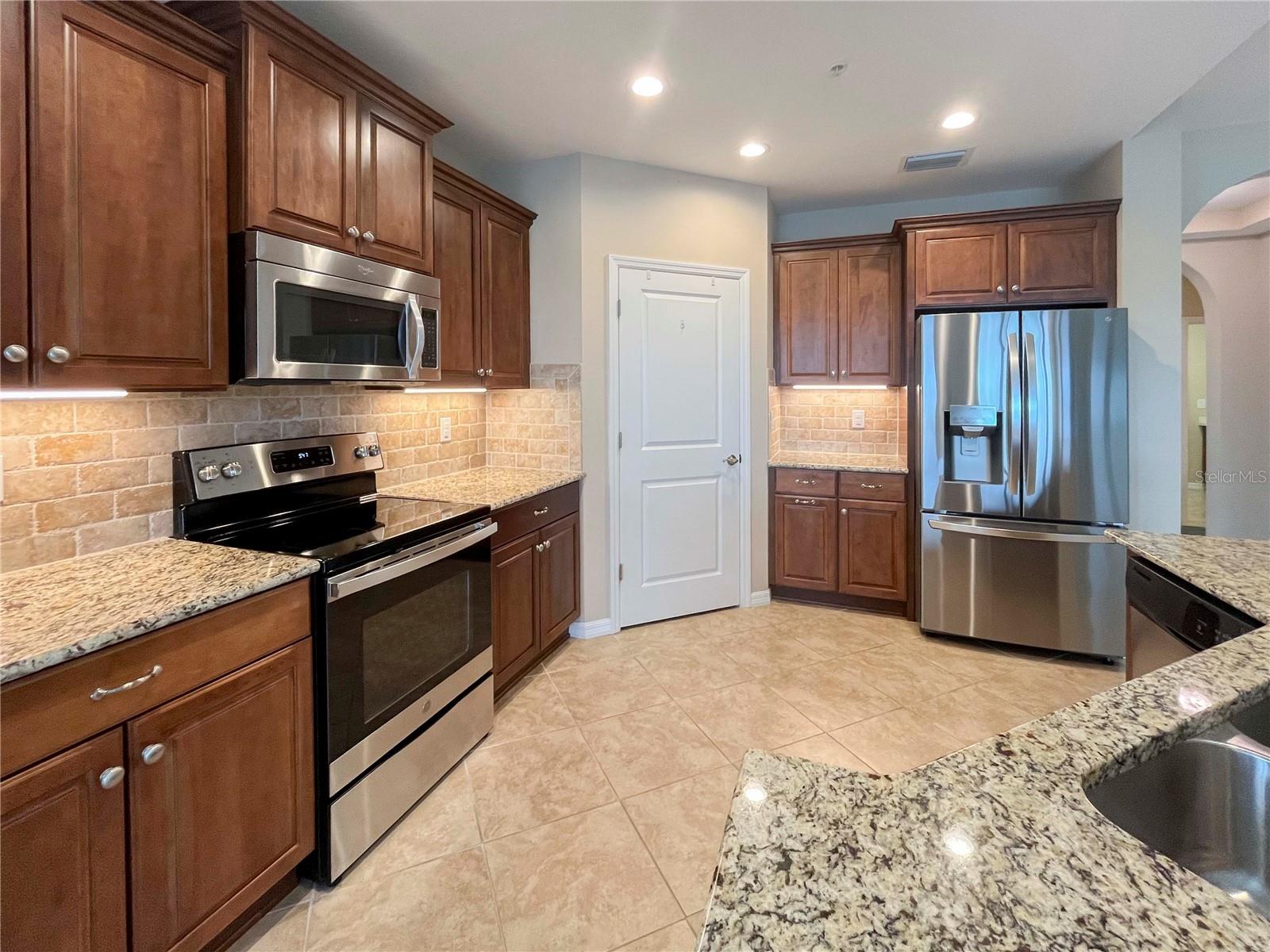 OAK RUN II AT SARASOTA NATIONA - Residential Lease