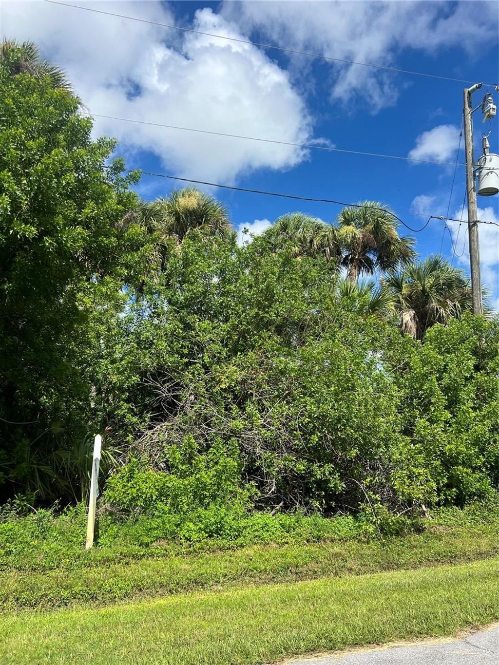 Photo of 114 Byron Ct, Rotonda West, FL 33947 (MLS # C7513134)