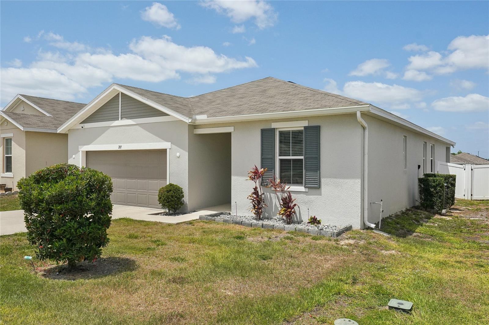 287 LAKE SMART CIRCLE