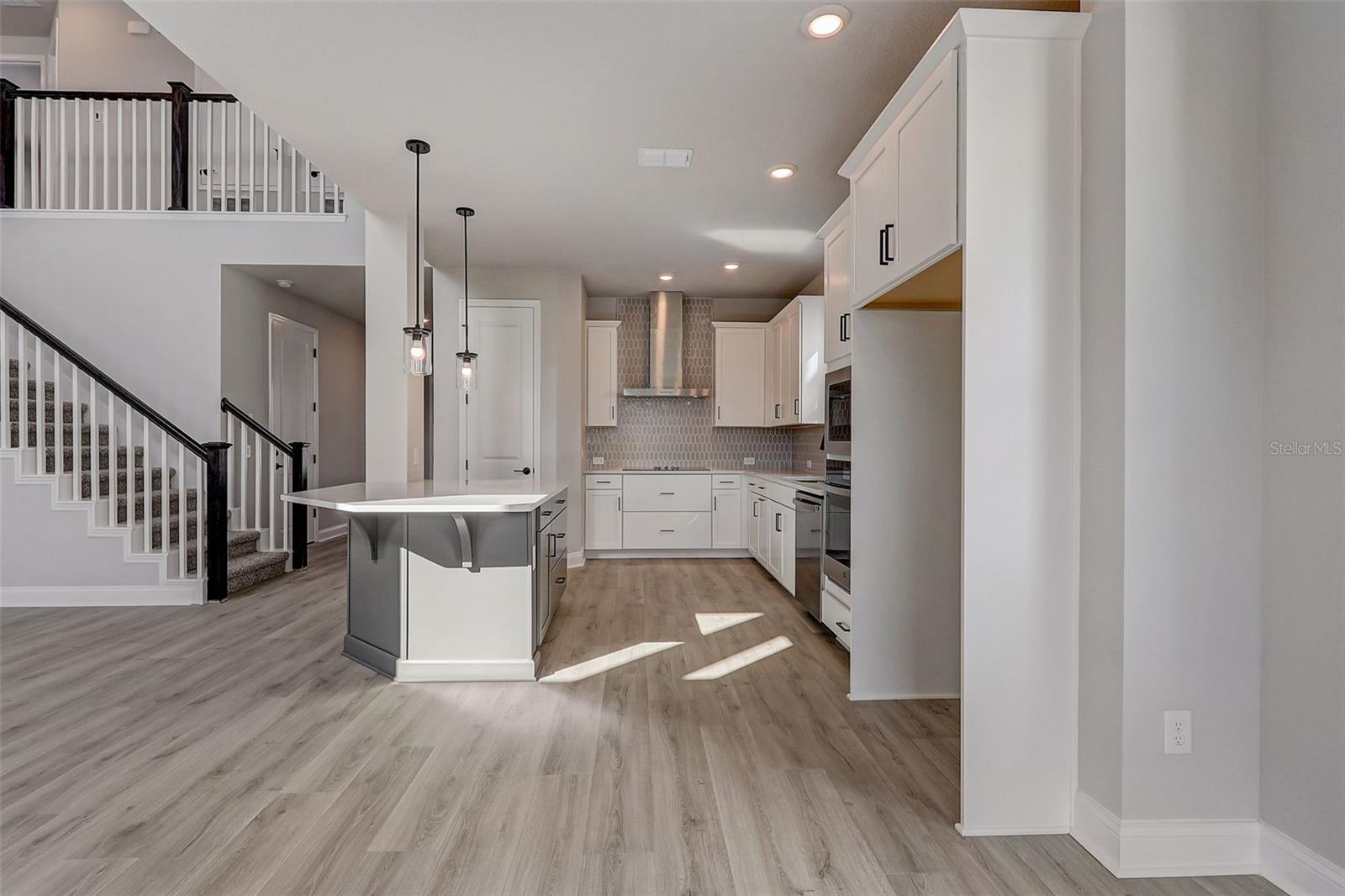 JOHN'S LAKE LANDING - Residential