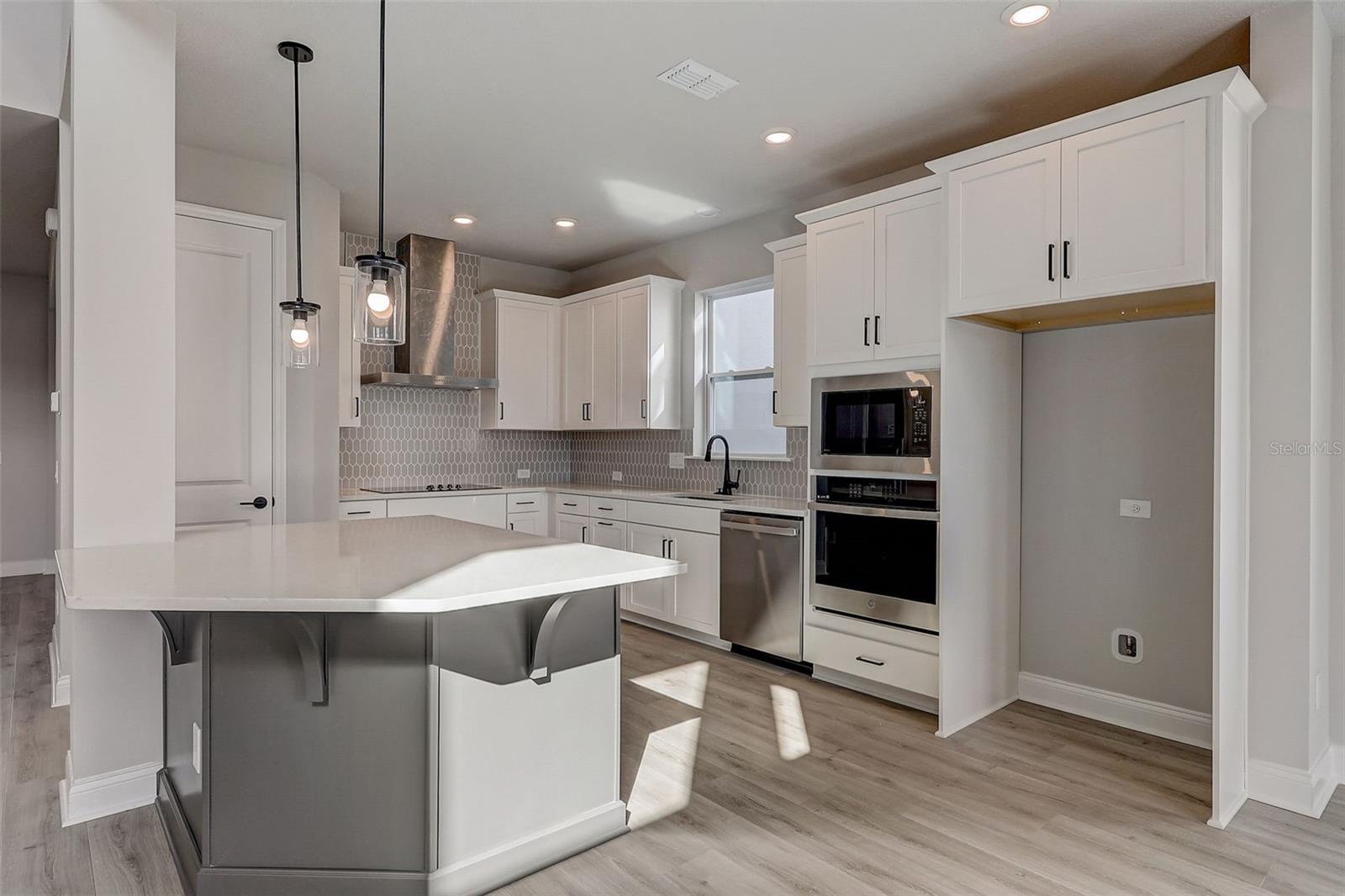 JOHN'S LAKE LANDING - Residential