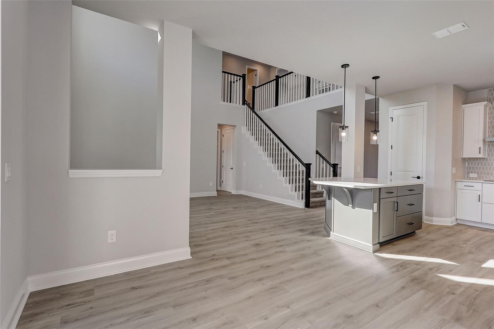 JOHN'S LAKE LANDING - Residential