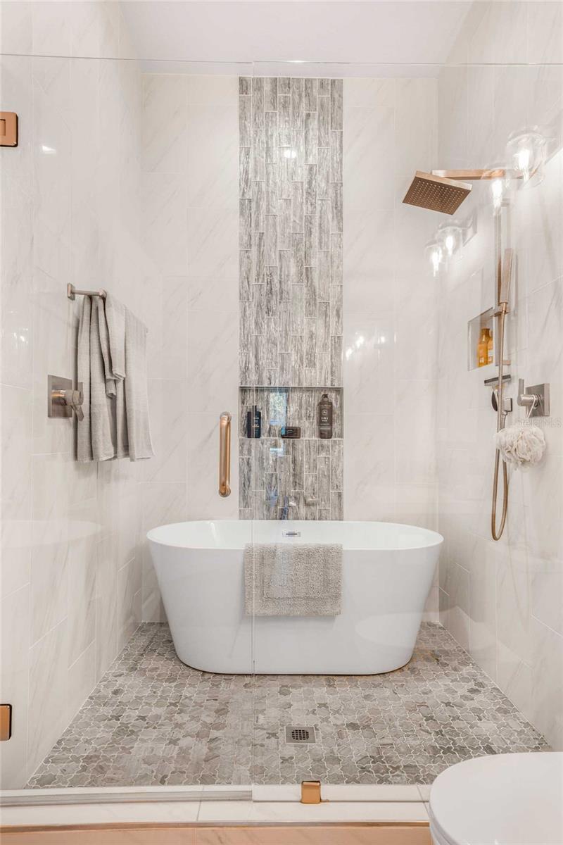 BRENTWOOD VILLAS IV A REPLAT PB 16 PG 143 LOT 38 - Residential