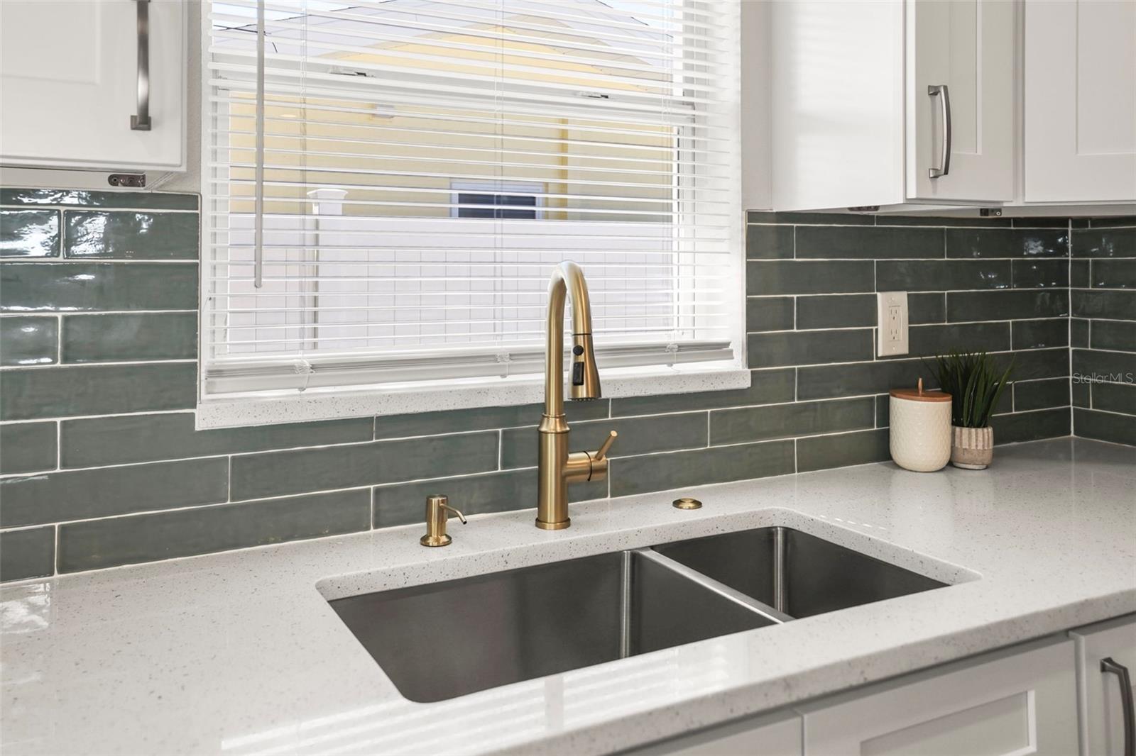 LAKESIDE TERRACE 1ST ADD - Residential