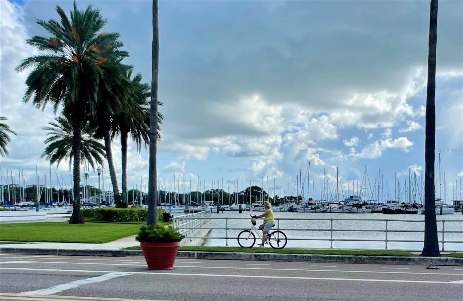 CASTILLE URBANA CONDO - Residential