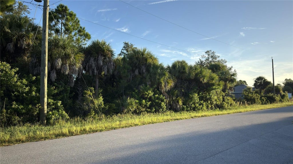 Photo of 13092 Doubleday Avenue, Port Charlotte, FL 33953 (MLS # C7531360)