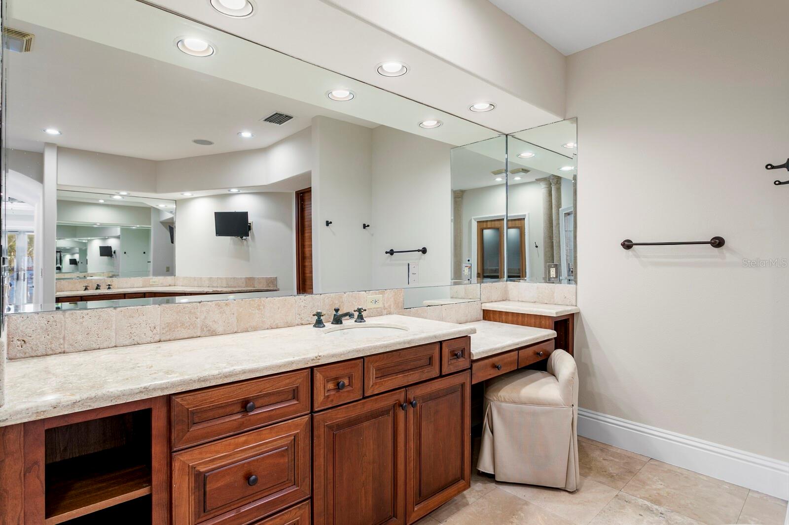 MUSTIQUE BAY - Residential