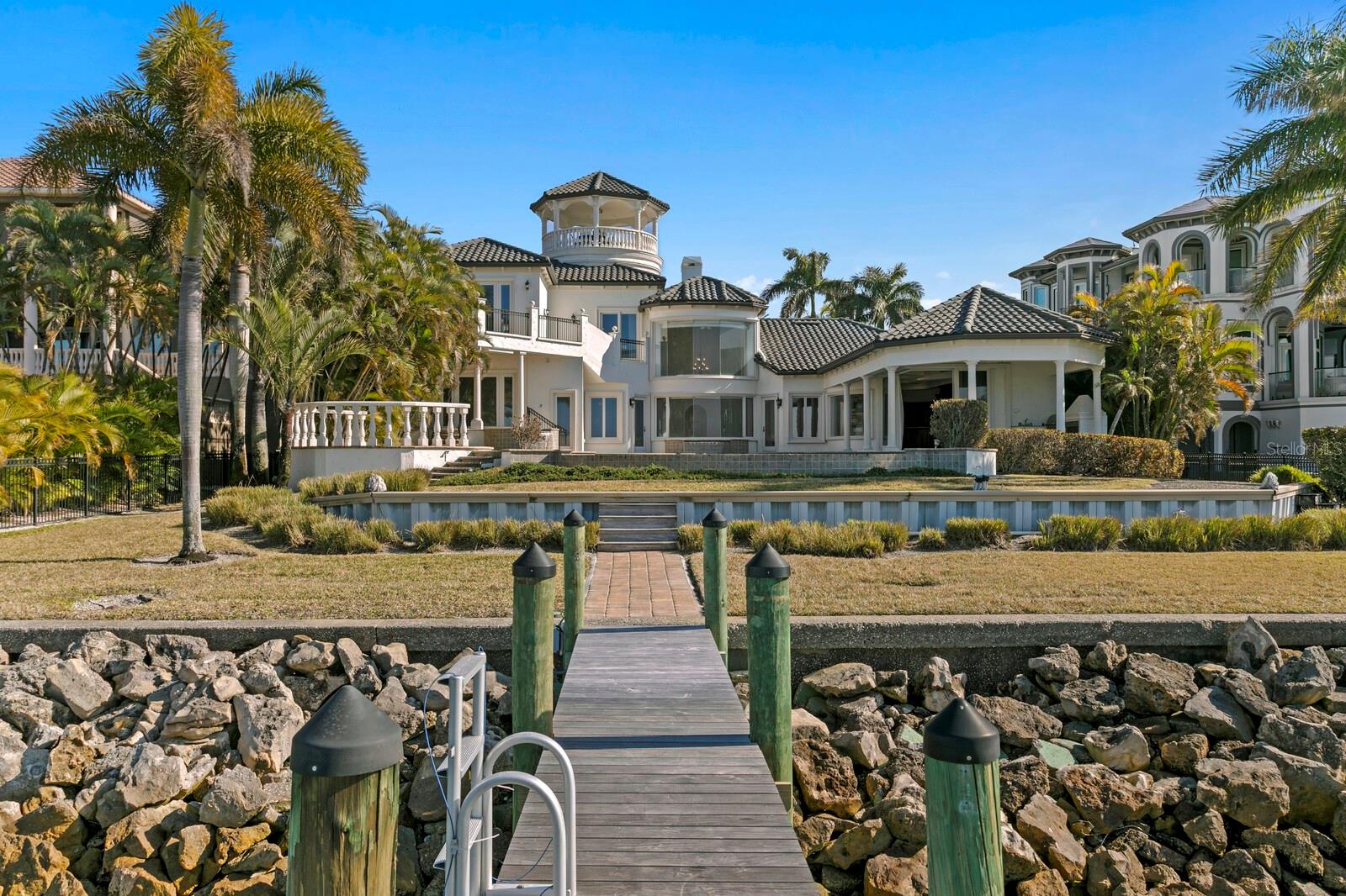 MUSTIQUE BAY - Residential