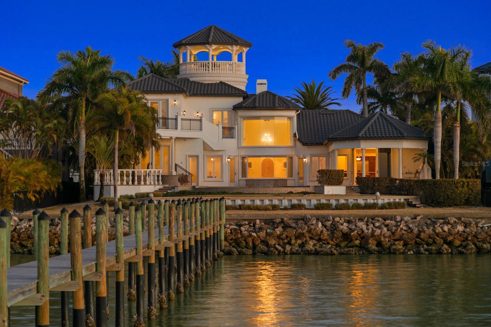 MUSTIQUE BAY - Residential