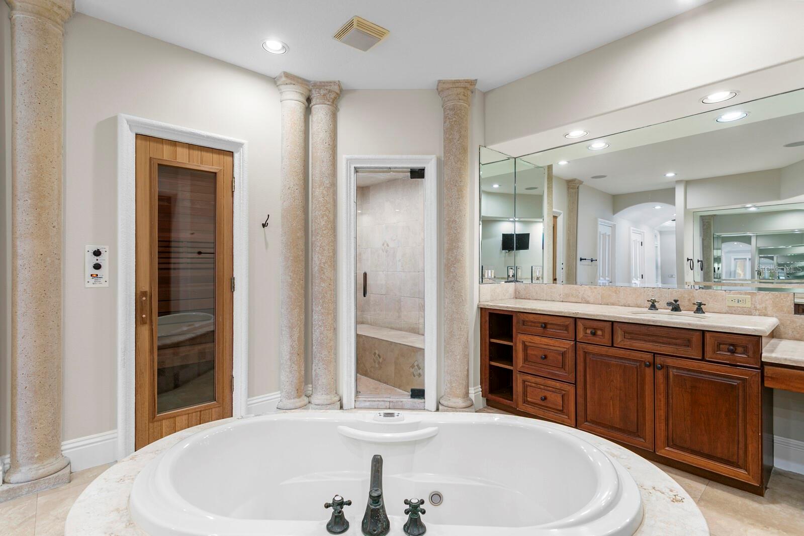 MUSTIQUE BAY - Residential