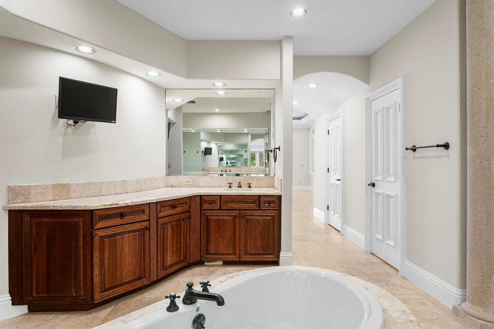 MUSTIQUE BAY - Residential