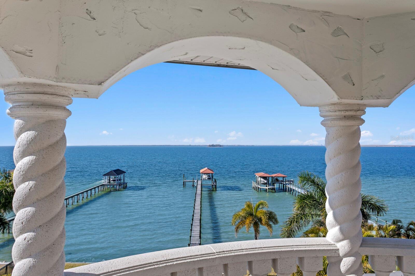 MUSTIQUE BAY - Residential