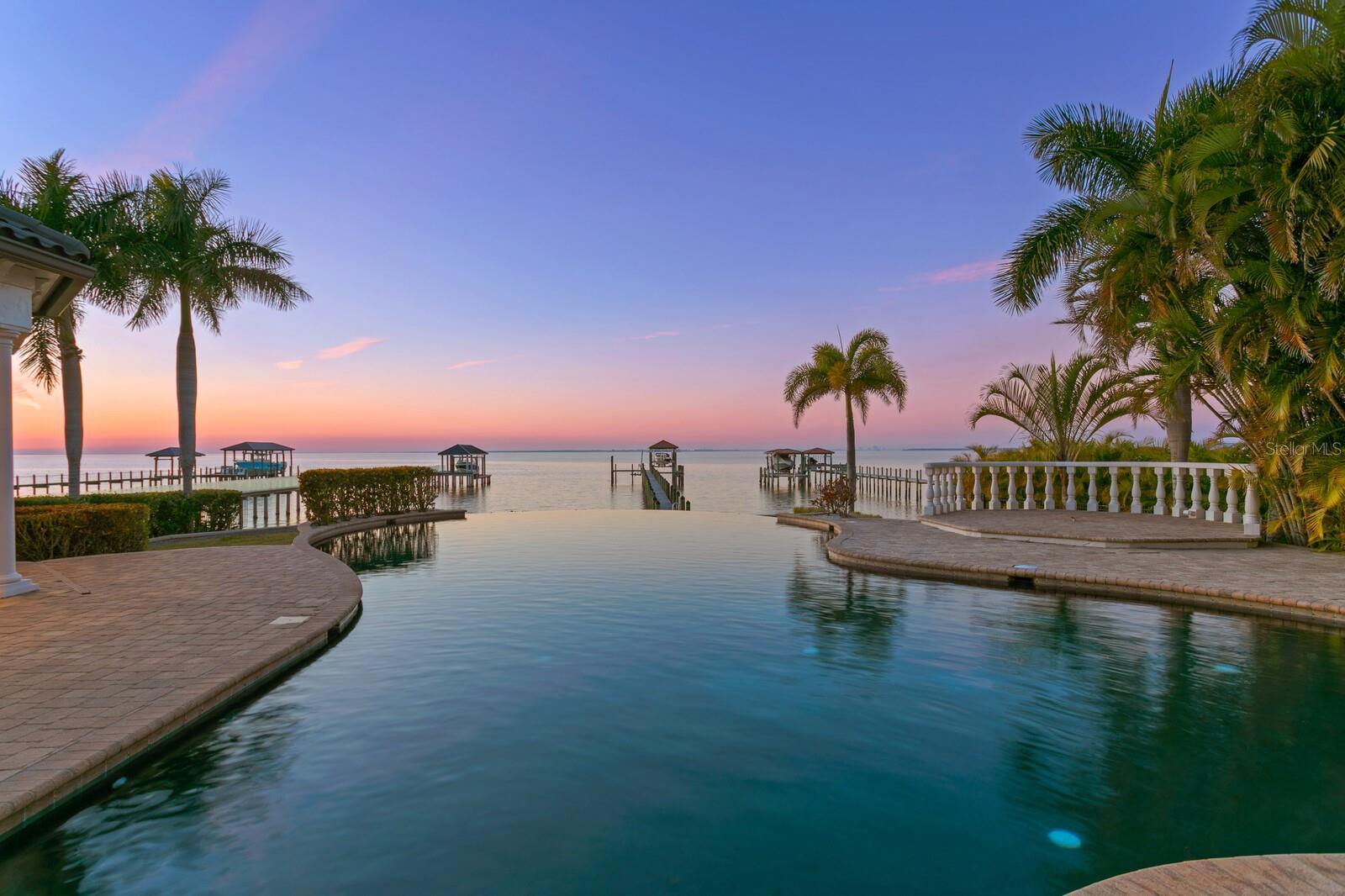 MUSTIQUE BAY - Residential