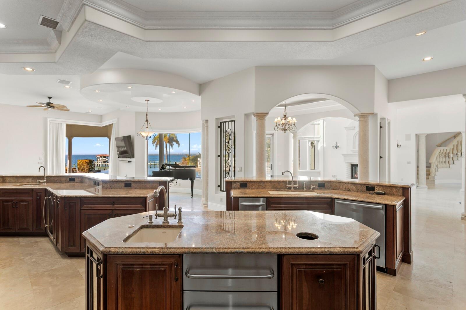 MUSTIQUE BAY - Residential