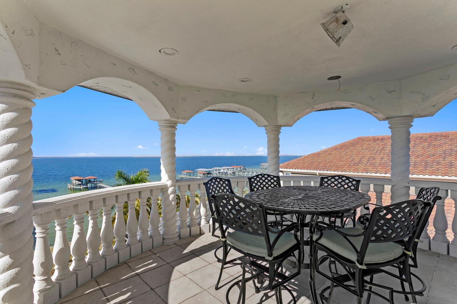 MUSTIQUE BAY - Residential