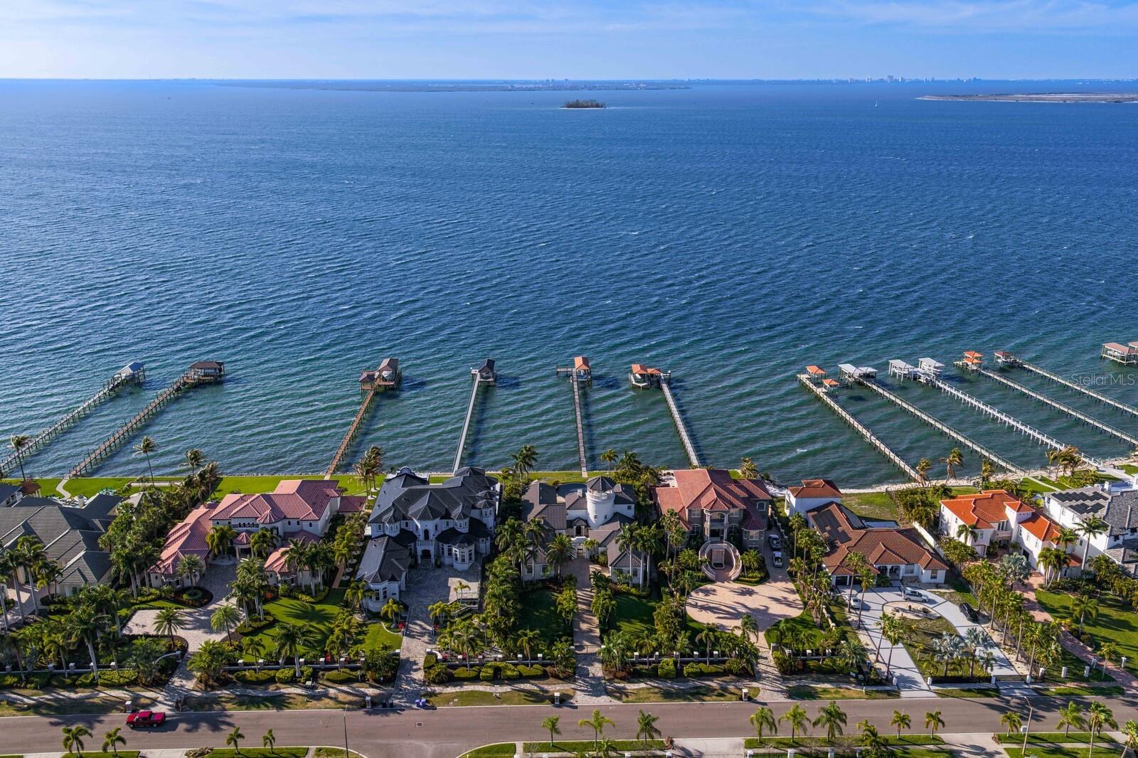 MUSTIQUE BAY - Residential