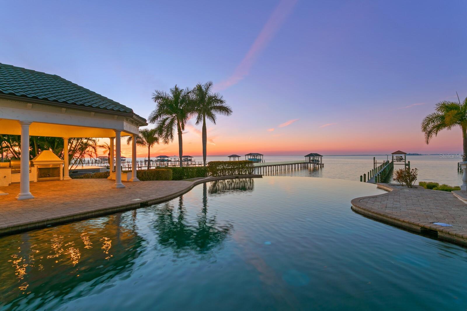 MUSTIQUE BAY - Residential