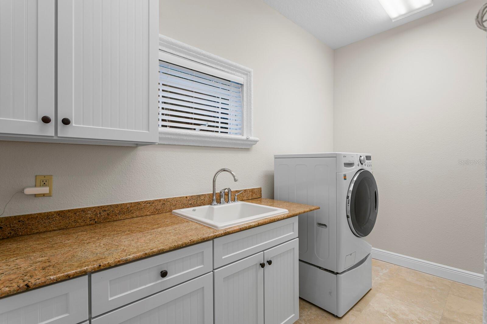 MUSTIQUE BAY - Residential