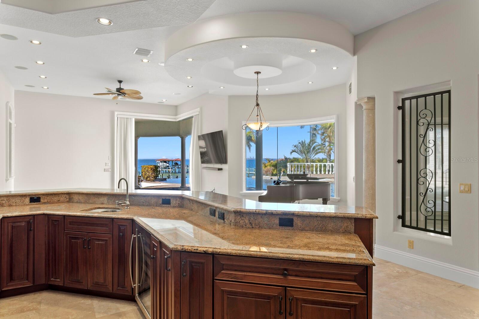 MUSTIQUE BAY - Residential