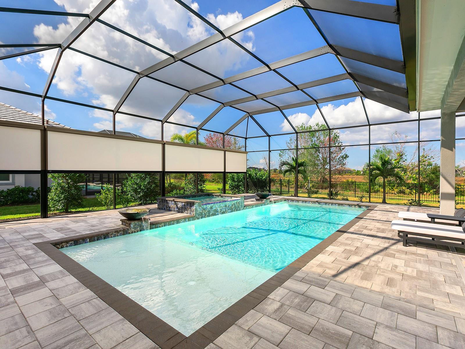 LAKE CLUB - Residential