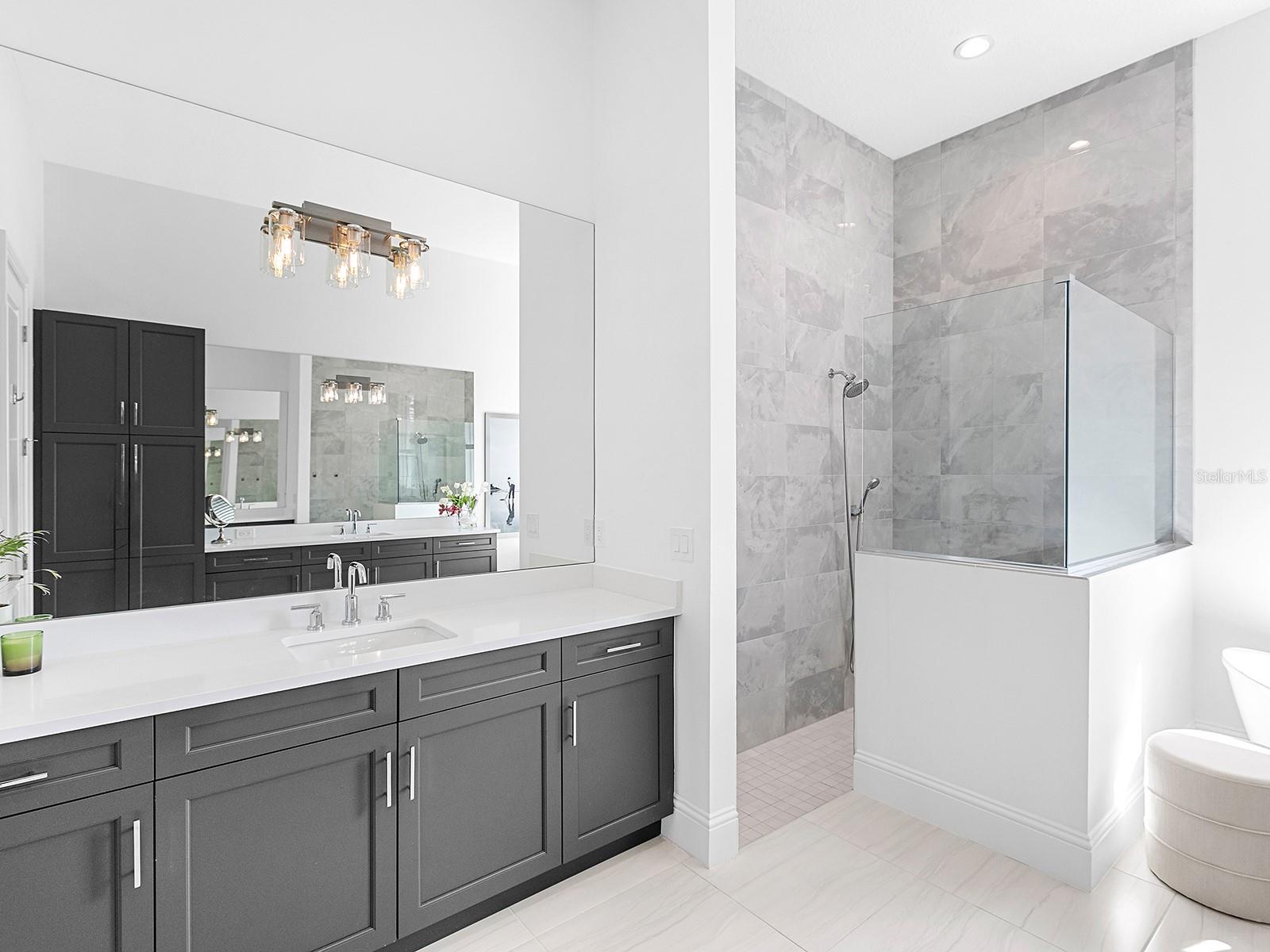 LAKE CLUB - Residential