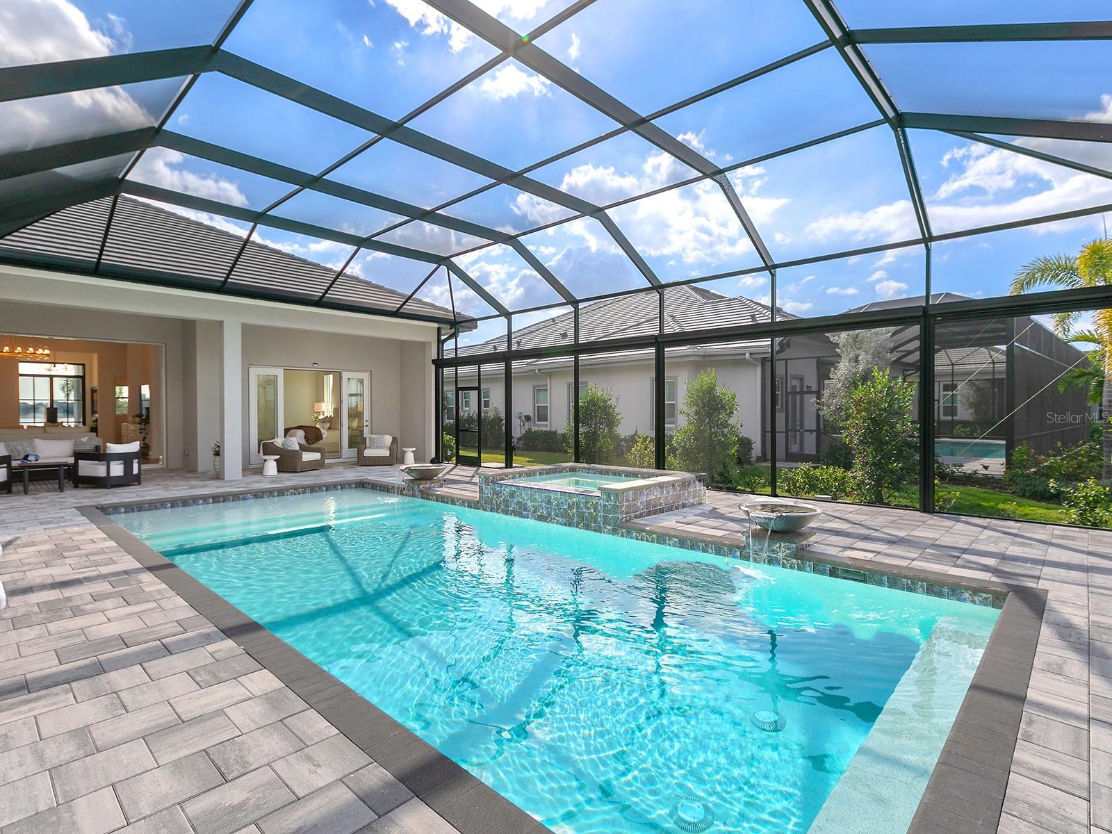 LAKE CLUB - Residential