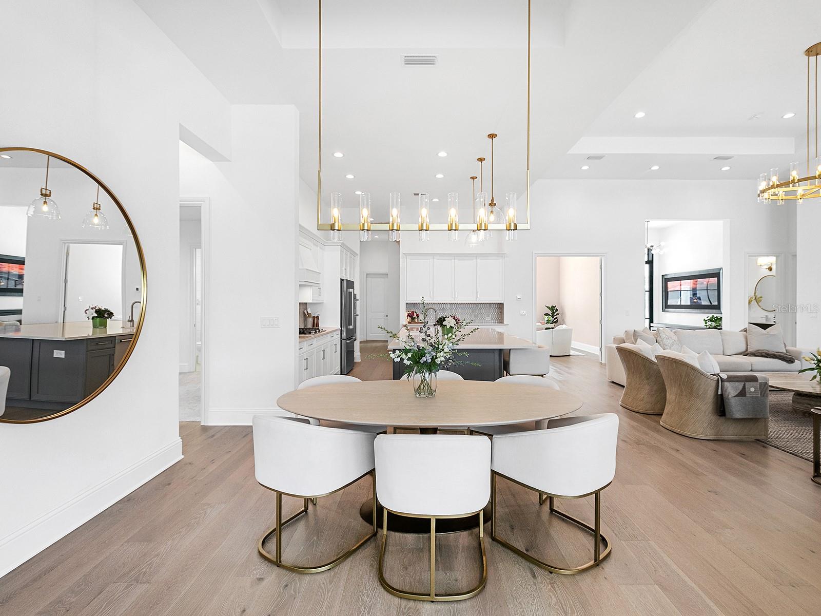 LAKE CLUB - Residential