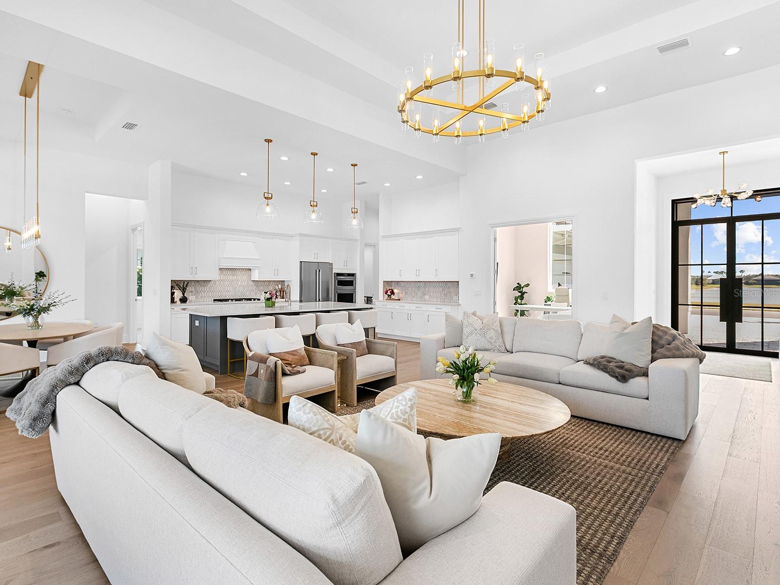 LAKE CLUB - Residential