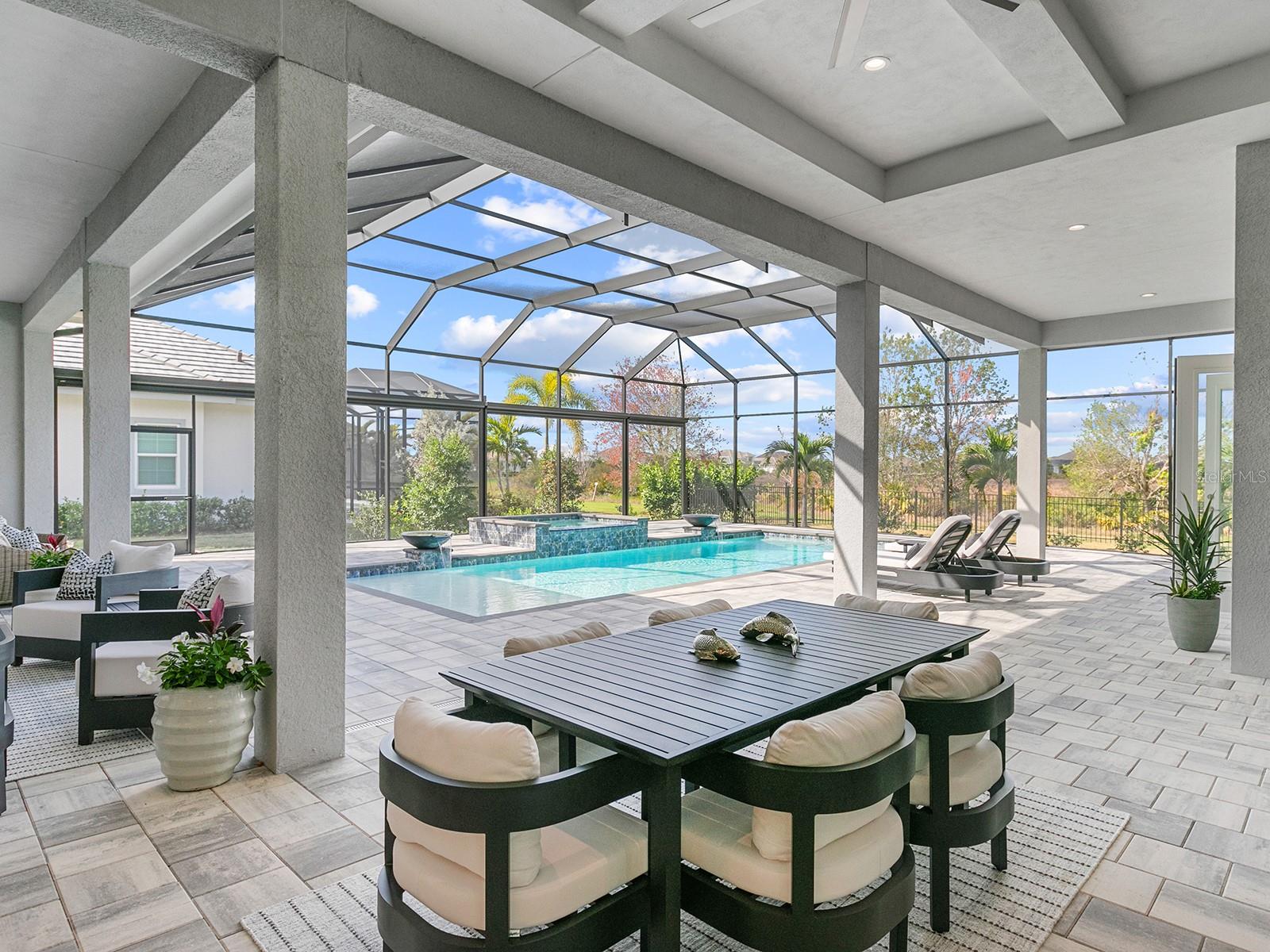 LAKE CLUB - Residential