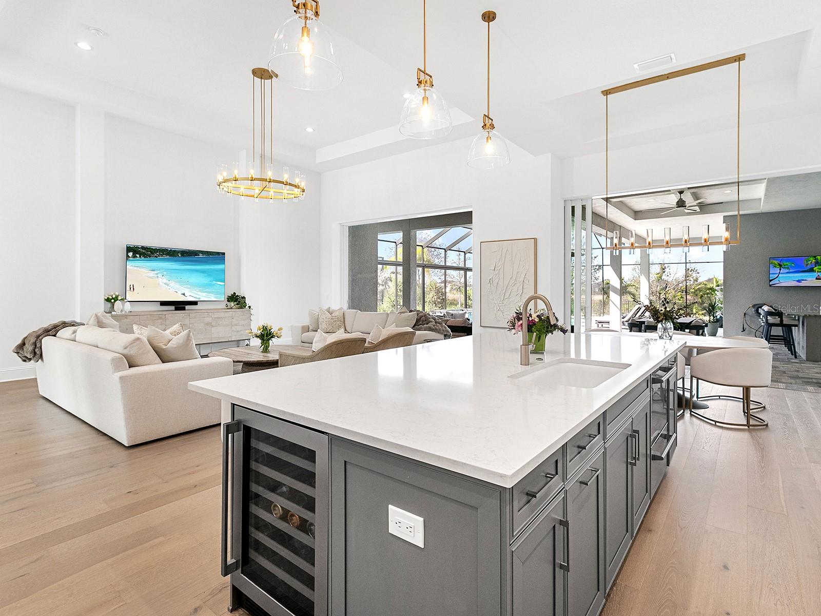 LAKE CLUB - Residential