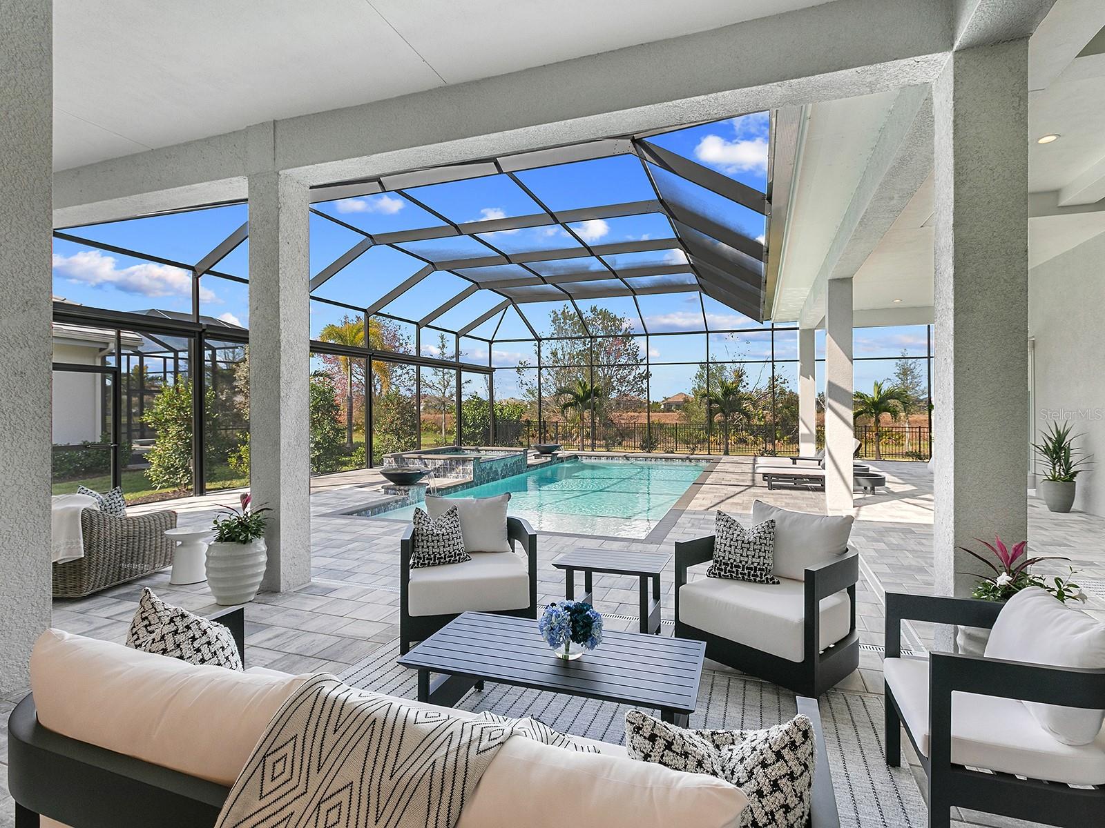 LAKE CLUB - Residential