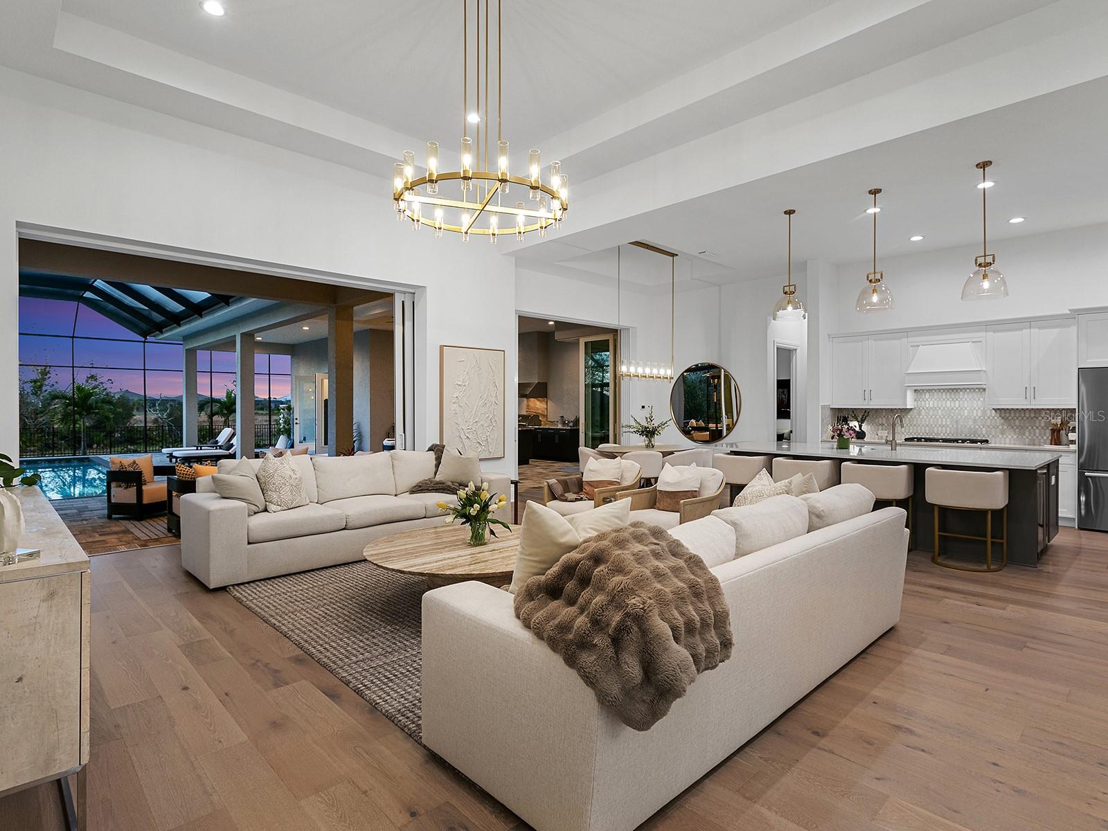 LAKE CLUB - Residential